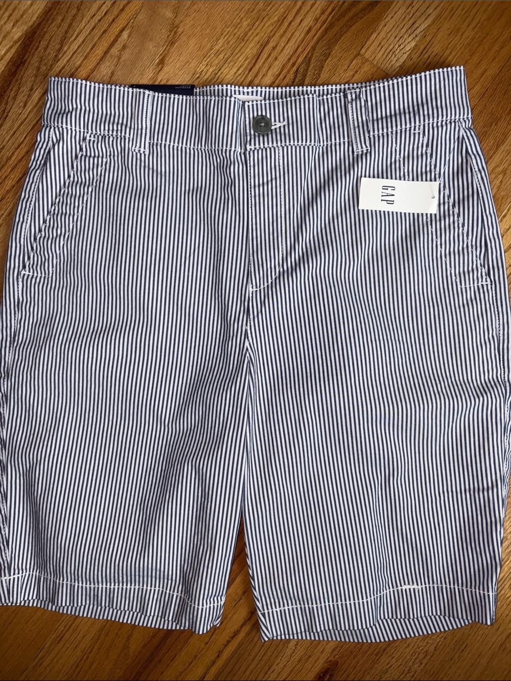 GAP size 4 Women's Navy & White Pinstripe Bermuda Shorts